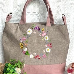 野の花刺繍のショルダーバッグ（クローバー 黒、帆布