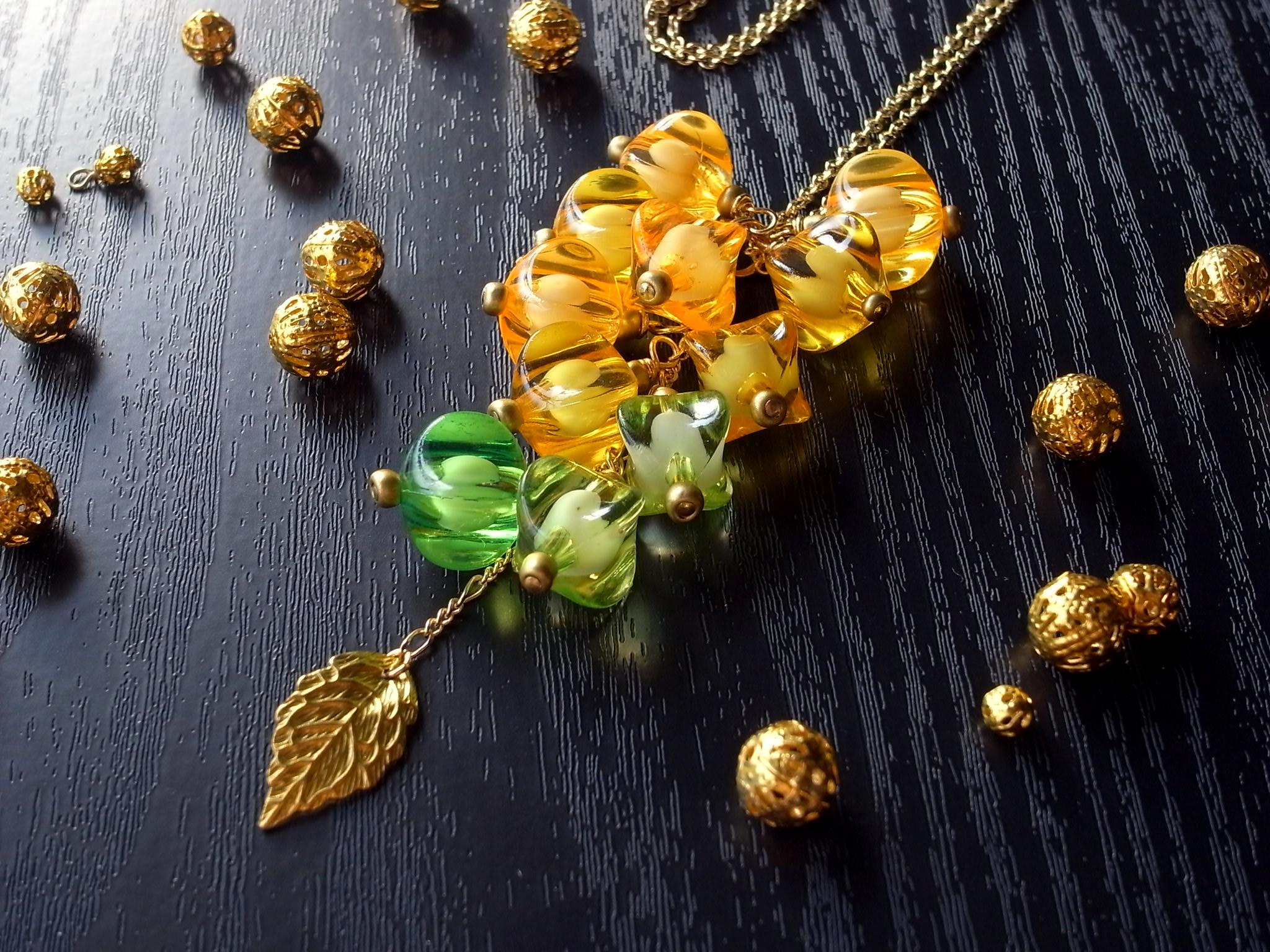 ネックレス　ほおずき風ビーズ　ロング　鬼灯　ホオズキ　和風　ゴールド　涼しげ　夏秋　黄色　イエロー　オレンジ　緑