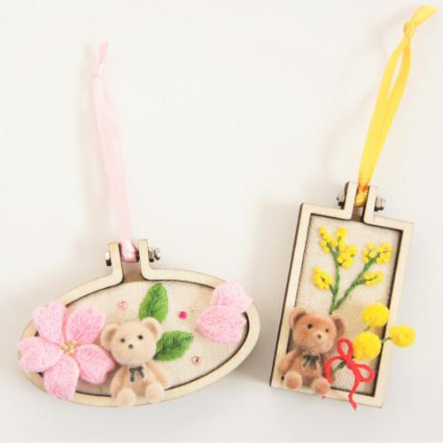 選択制】クマのミニ刺繍枠飾り◇桜 or ミモザ◇立体刺しゅう