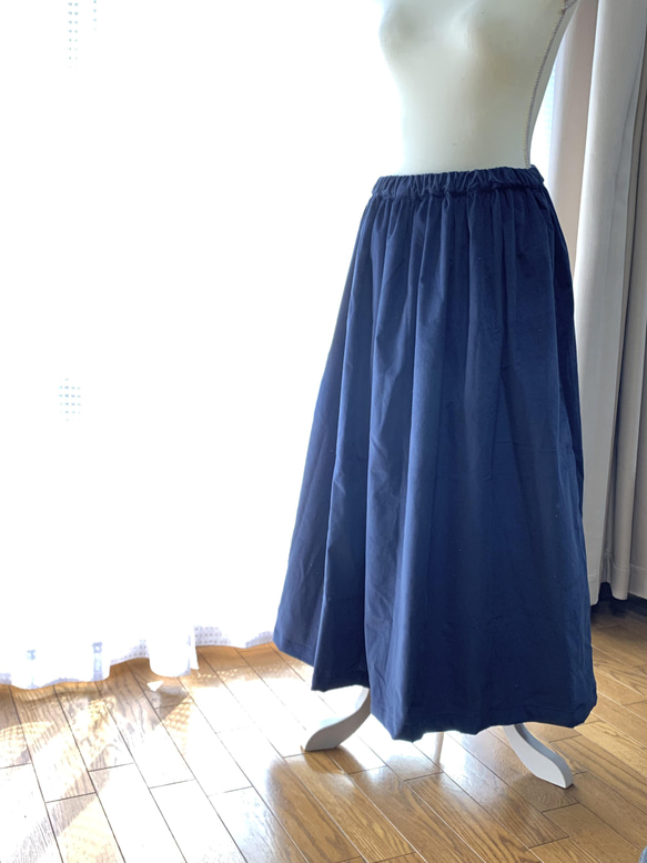 【秋冬】ほっこりカラーのコーデュロイ　ロングスカート〜ダークブルー 1枚目の画像