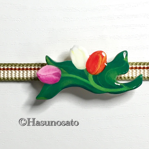 チューリップ の 帯留め／ブローチ 【陶器風 手描き 石塑粘土