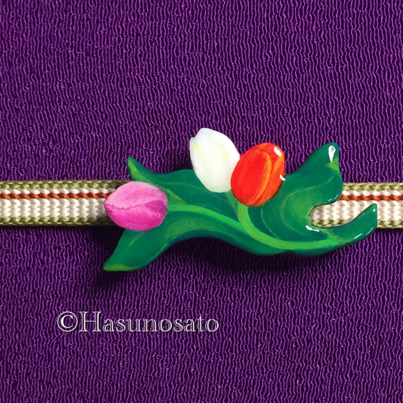 ハンドメイド カラフルチューリップ陶器ブローチ 花柄アクセサリー チューリップ の 帯留め／ブローチ 【陶器風 手描き 石塑粘土
