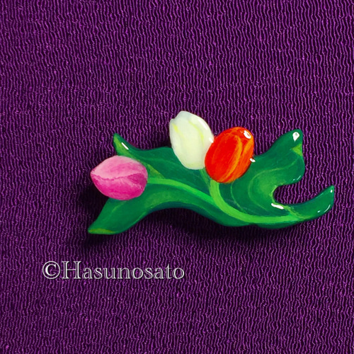本蒔絵　ブローチ　チューリップ チューリップ の 帯留め／ブローチ 【陶器風 手描き 石塑粘土