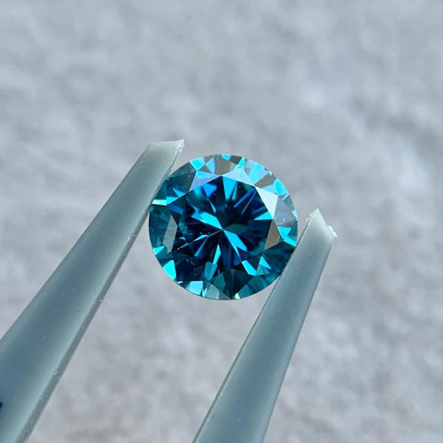 トリート ファンシー ブルー ダイヤモンド SI-2 プラチナ手作り片耳ピアス