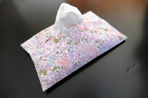 口袋紙巾套 Liberty Michelle 口袋紙巾盒 彈簧 布料配件 布料 粉色 碎花 第1張的照片