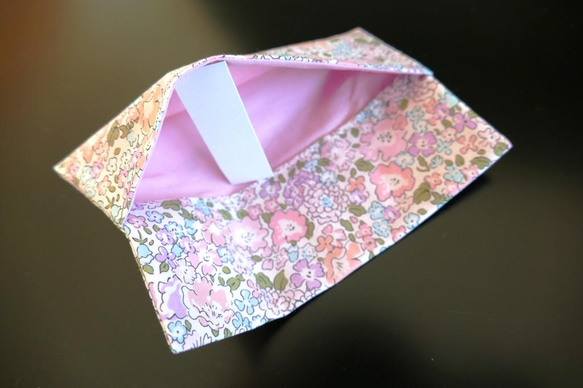 口袋紙巾套 Liberty Michelle 口袋紙巾盒 彈簧 布料配件 布料 粉色 碎花 第2張的照片