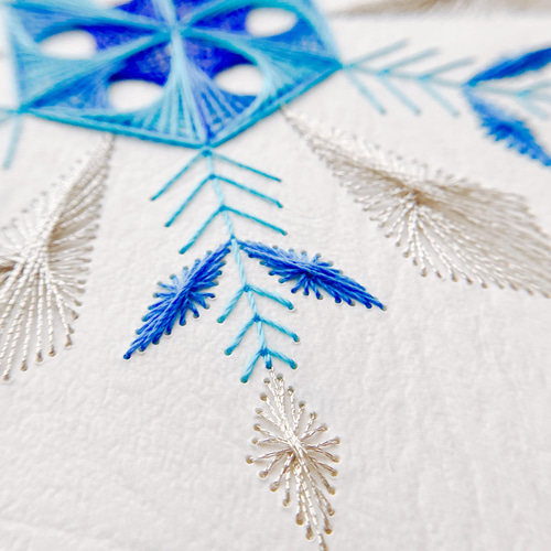 紙刺繍アート作品「氷晶六花 飛燕」 その他アート 刺繍のFilagile 通販