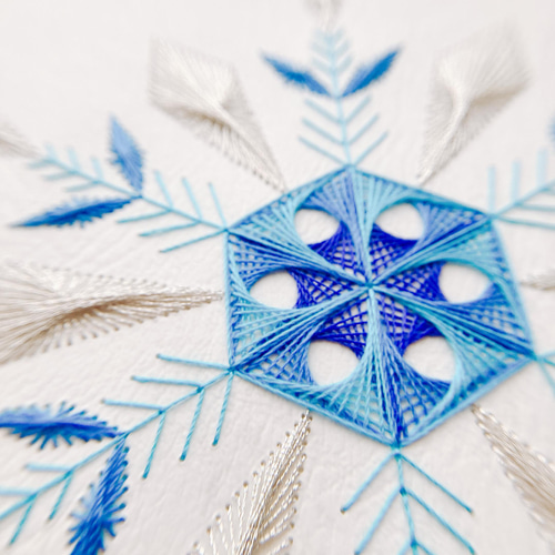 紙刺繍アート作品「氷晶六花 飛燕」 その他アート 刺繍のFilagile 通販