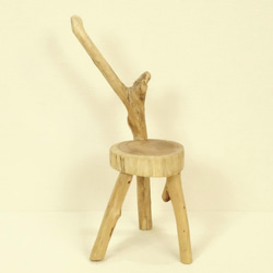 【温泉流木】かわいいバランスの椅子型飾り台スタンド004ナナメ枝 台座 流木インテリア 2枚目の画像