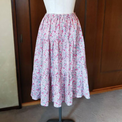 花柄ピンクの 三段ティアードスカート 3枚目の画像