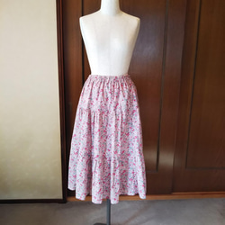 花柄ピンクの 三段ティアードスカート 2枚目の画像