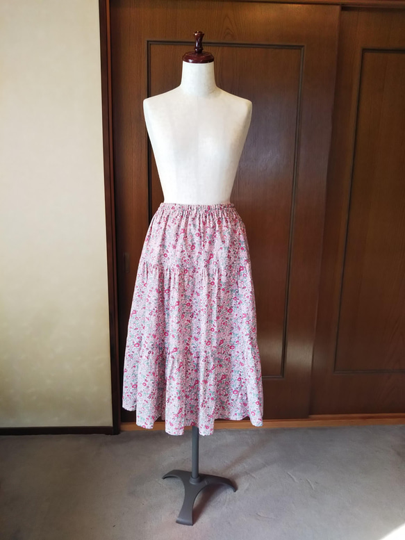 花柄ピンクの 三段ティアードスカート 2枚目の画像