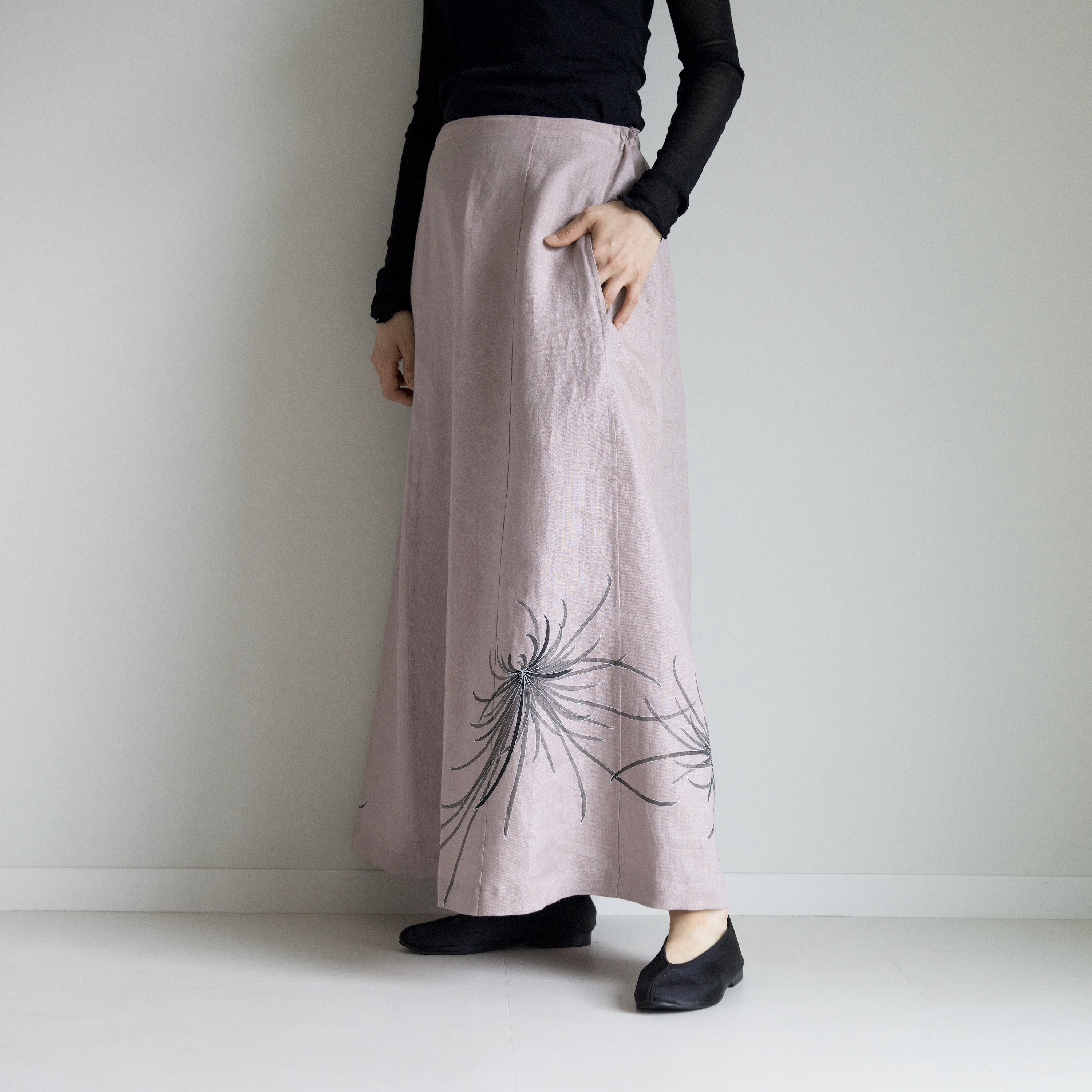 【手描き】墨色乱菊/ウエスト調節可能/後ろギャザースカート