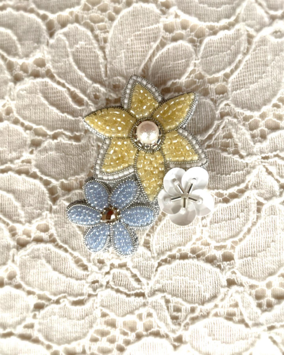 花束　ビーズ刺繍ブローチ 2枚目の画像