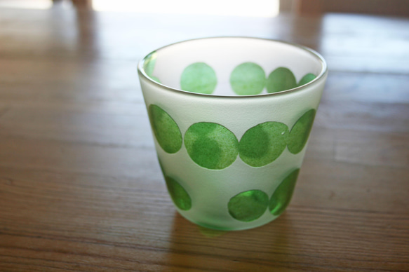 緑丸模様のグラス 1枚目の画像