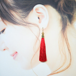 ショートタッセル ピアス/イヤリング 赤色 ピアス（フック・チェーン
