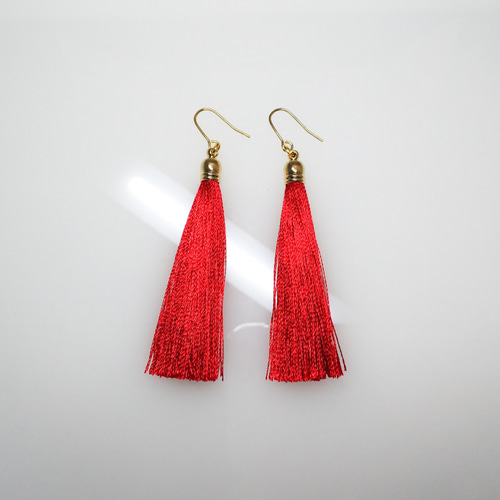 ショートタッセル ピアス/イヤリング 赤色 ピアス（フック・チェーン
