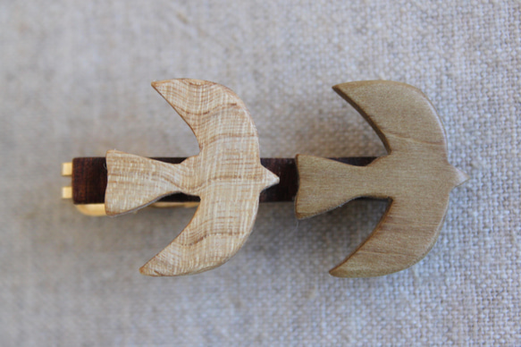 鳥木製ネクタイピン 1枚目の画像