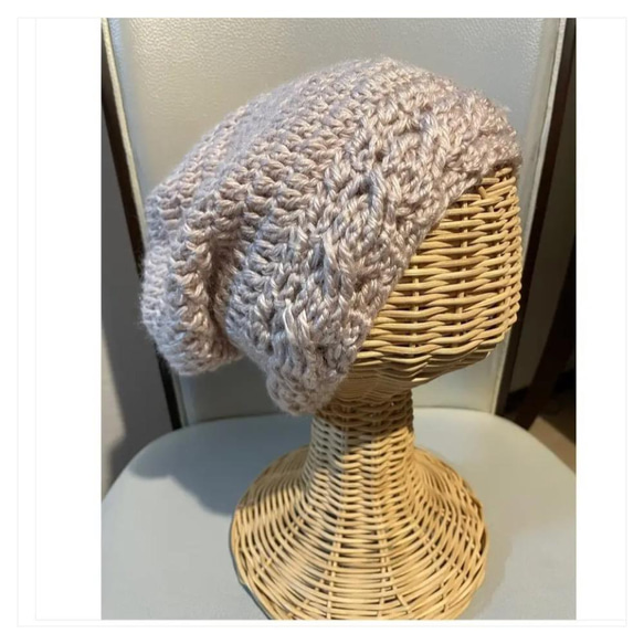 縁の縄編み物模様がおしゃれなニット帽 2枚目の画像
