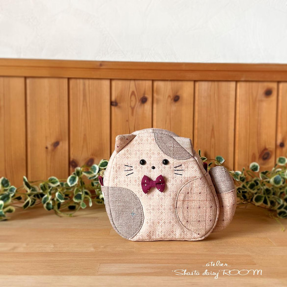 三毛猫のポーチ』ピンク系 女の子 ナチュラル 先染生地 猫ポーチ 肉球  