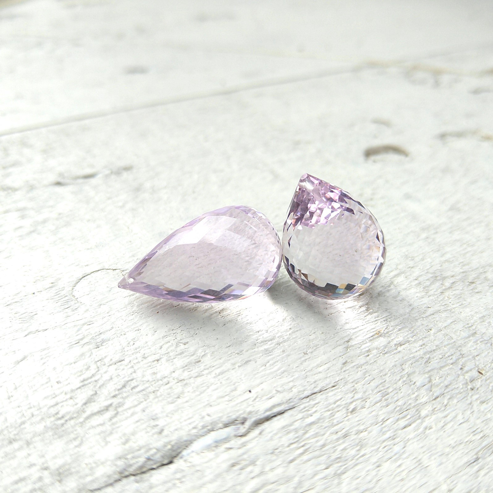 天然石ピンクアメジストの星　置物　彫物　台座付きNO.061510 天然石ピンクアメジストの星 置物 彫物 台座付きNO.061510