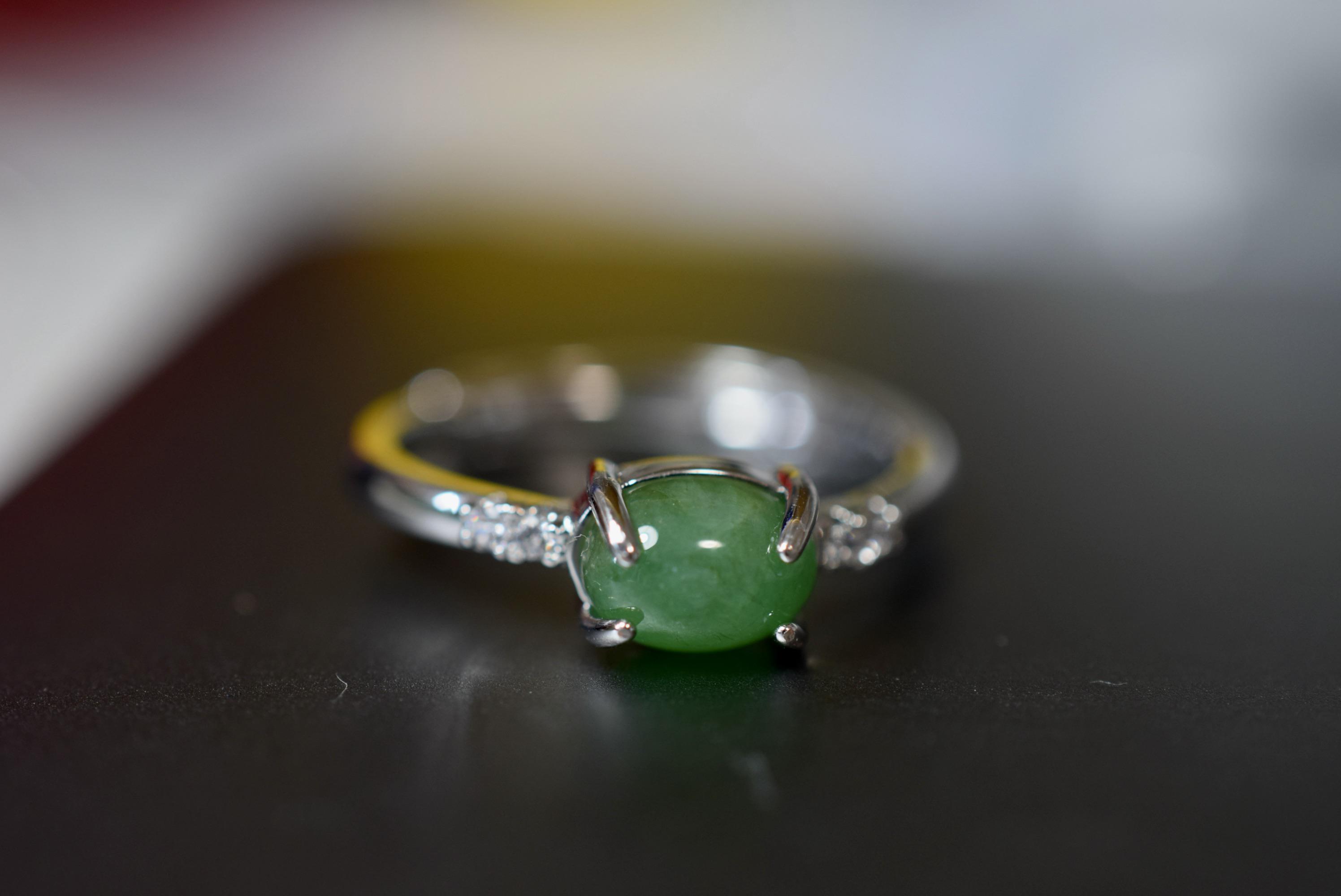 E61 特売 上品 ミャンマー産 深緑 本翡翠 シンプル リング 指輪 フリーサイズ イエローゴール