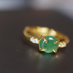 E64 上品 ミャンマー産 陽緑 本翡翠 シンプル リング 指輪 フリーサイズ イエローゴール 4枚目の画像