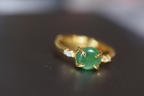 E64 上品 ミャンマー産 陽緑 本翡翠 シンプル リング 指輪 フリーサイズ イエローゴール 4枚目の画像