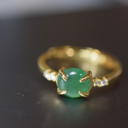 E64 上品 ミャンマー産 陽緑 本翡翠 シンプル リング 指輪 フリーサイズ イエローゴール 2枚目の画像
