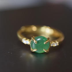 E64 上品 ミャンマー産 陽緑 本翡翠 シンプル リング 指輪 フリーサイズ イエローゴール 1枚目の画像