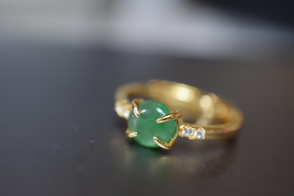 E64 上品 ミャンマー産 陽緑 本翡翠 シンプル リング 指輪 フリーサイズ イエローゴール 3枚目の画像