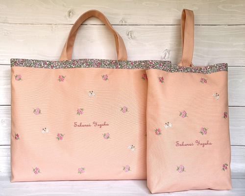 小花と蝶々の刺繍のレッスンバックとシューズケースのセット 名前刺繍