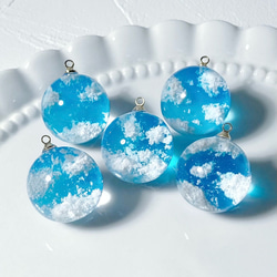 受注生産】雲レジンの空玉キーホルダー(2cm)｜青空・空色・雲モチーフ