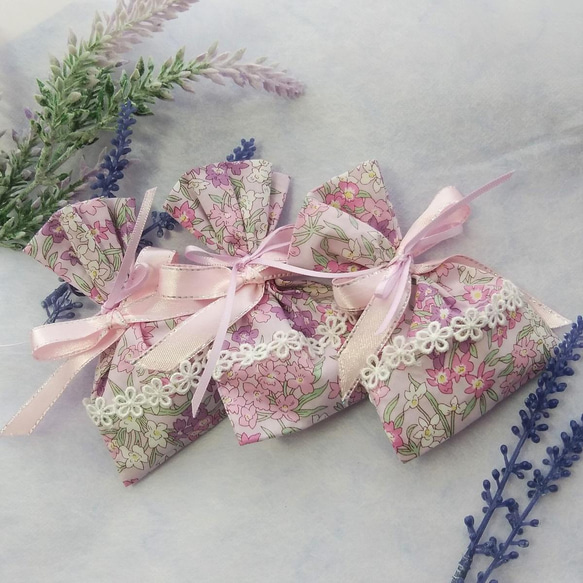 送料無料】ラベンダーのサシェ 3個セット リバティタナローン生地 7  