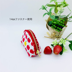 【再販】ミニポーチ☆リンゴ＆チェック柄（赤）小銭入れ　イヤフォンケース 3枚目の画像