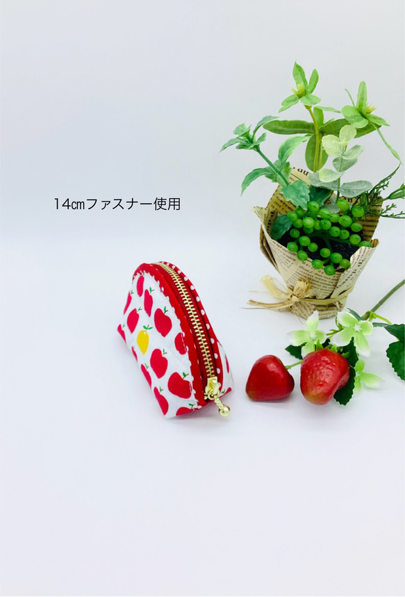 【再販】ミニポーチ☆リンゴ＆チェック柄（赤）小銭入れ　イヤフォンケース 3枚目の画像