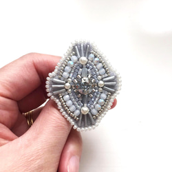 ビーズ刺繍ブローチ   ✴︎フォーマルやセレモニーに✴︎ 4枚目の画像