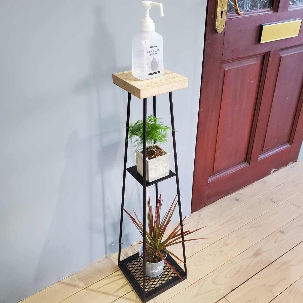 アイアン製のアルコールポンプスタンド　中棚付きで便利　『Black wood-mesh』　手洗い消毒　玄関や洗面所に