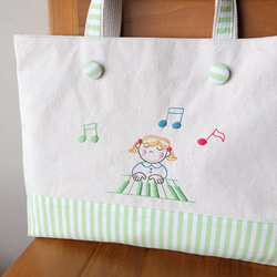 レッスンバッグ♡シューズバック♡リバティ♡名入れ刺繍 選べるサイズ【4色・レッスンバッグ】名入れOK・スワン刺繍