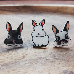 うさぎピンバッチ3個セット【白黒うさぎB】 1枚目の画像