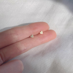 《14kgf》小さな小さなハートのゴールドピアス 一粒 シンプル 金属アレルギー対応 2枚目の画像