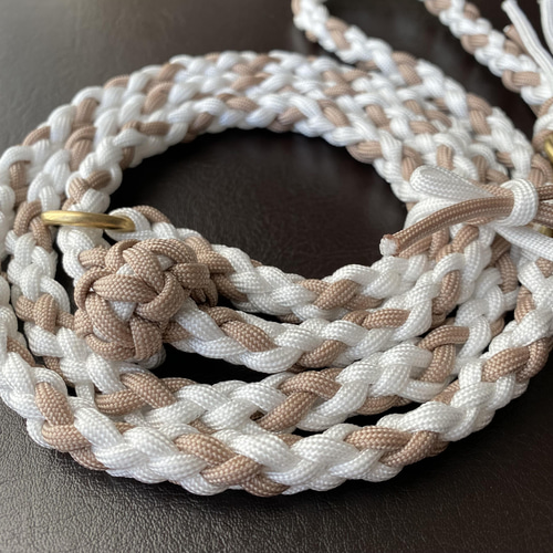 パラコード 6つ編みで編んだチョークリード/ベージュ×ホワイト リード