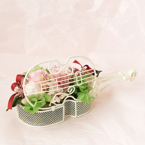 フラワーアレンジの器 楽器と音楽のフラワーアレンジ ”弦楽器と薔薇”【プリザーブド