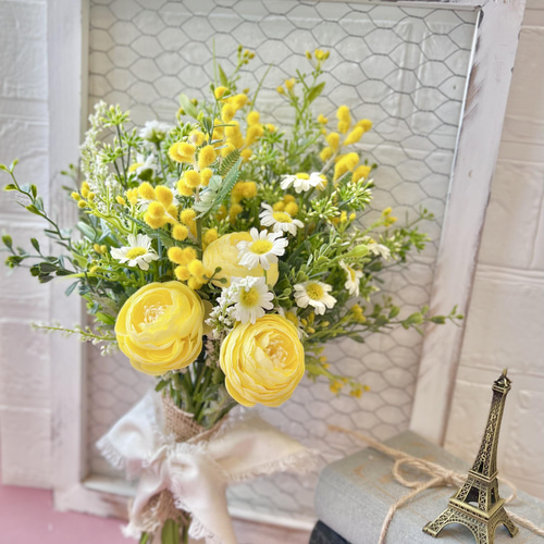 ラナンキュラスとミモザのブーケ