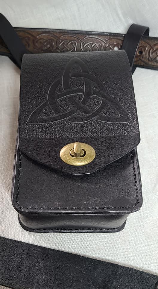 ベルトバッグ（ベルトに着けるバッグ）ウエストバッグ ヒップバッグ 本革 ベルトポーチ 8,760円