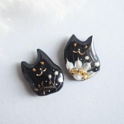 お花のお洋服を着た黒猫  イヤリング ・ ピアス（ ギフト　プレゼント　ねこ　猫　くろねこ　誕生日プレゼント ） 3枚目の画像