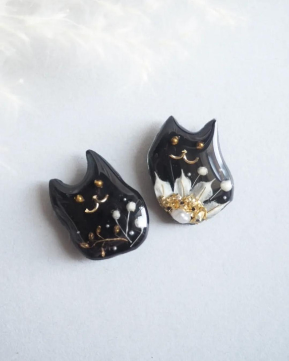お花のお洋服を着た黒猫  イヤリング ・ ピアス（ ギフト　プレゼント　ねこ　猫　くろねこ　誕生日プレゼント ） 3枚目の画像