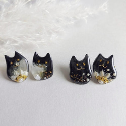 お花のお洋服を着た黒猫  イヤリング ・ ピアス（ ギフト　プレゼント　ねこ　猫　くろねこ　誕生日プレゼント ） 2枚目の画像