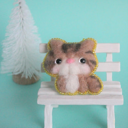 ぶさかわネコちゃん・エキゾチックショートヘアの羊毛フェルトブローチ 11枚目の画像