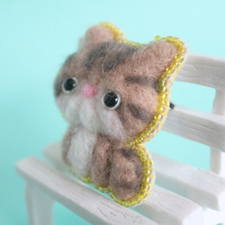 ぶさかわネコちゃん・エキゾチックショートヘアの羊毛フェルトブローチ 4枚目の画像